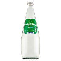 Piwniczanka Naturalna woda mineralna średnionasycona CO₂ 0,7 l