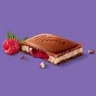 Milka Czekolada mleczna z nadzieniem o smaku malinowym 100 g (2)